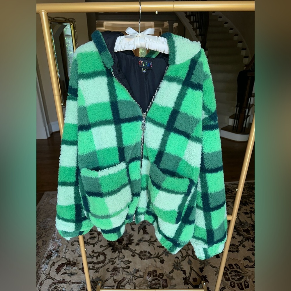 Green Delia’s furry jacket